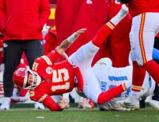 麻将胡了2-悲情！NFL最强3冠四分卫马霍姆斯，赛季报销