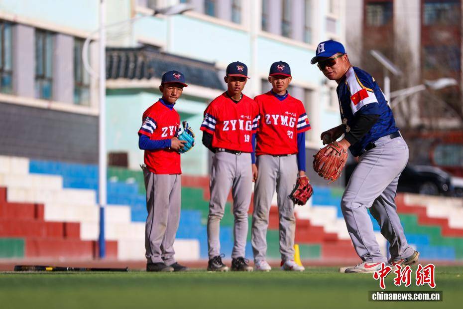 麻将胡了2-【图片故事】棒球(qiú)教(jiào)练华旦班玛：爲(wèi)高原牧区孩(hái)子揮(huī)出一条“梦想之(zhī)路(lù)”