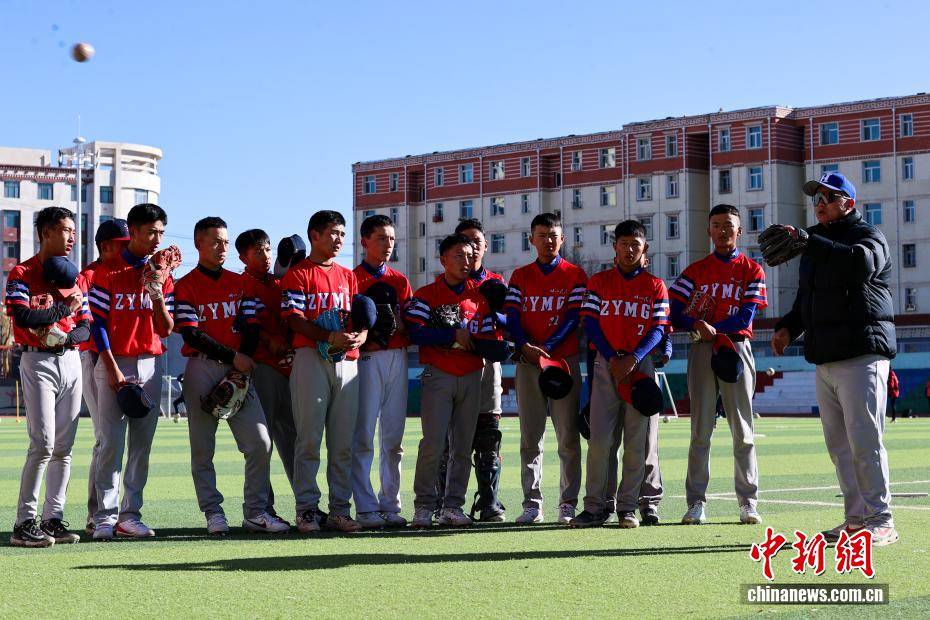 麻将胡了2-【图片故事】棒球(qiú)教(jiào)练华旦班玛：爲(wèi)高原牧区孩(hái)子揮(huī)出一条“梦想之(zhī)路(lù)”