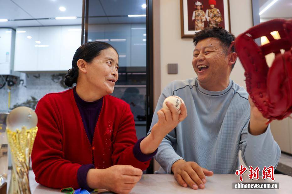 麻将胡了2-【图片故事】棒球(qiú)教(jiào)练华旦班玛：爲(wèi)高原牧区孩(hái)子揮(huī)出一条“梦想之(zhī)路(lù)”