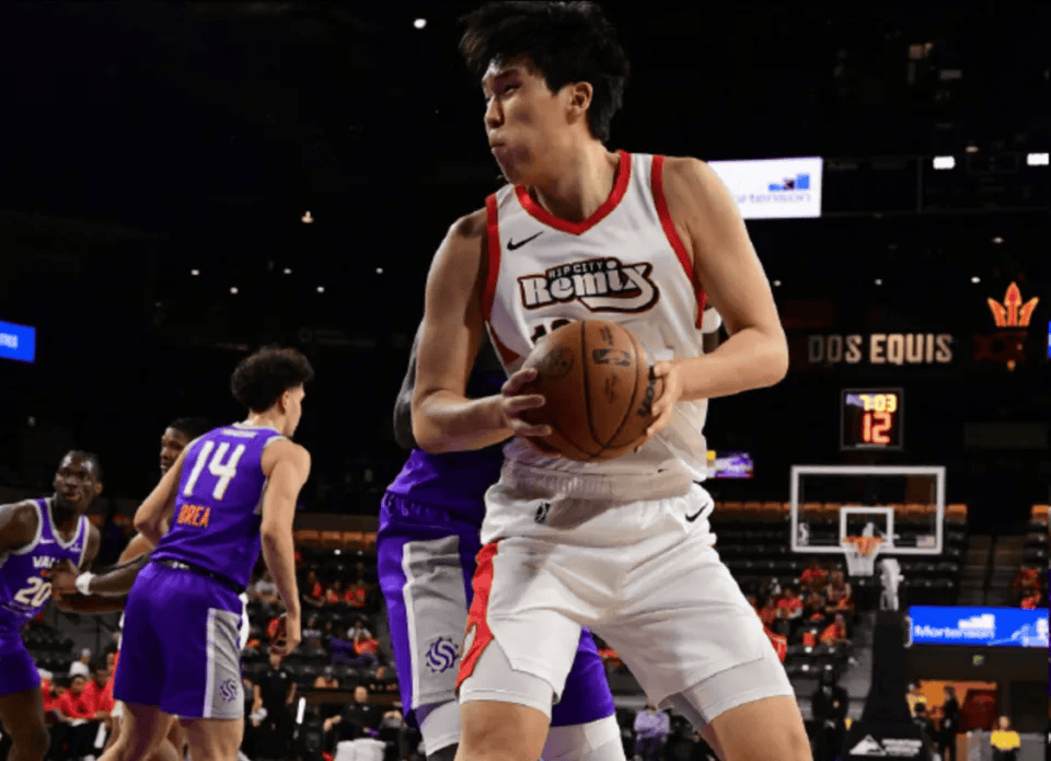 麻将胡了-进攻(gōng)11中3、防(fáng)守成提款机！CBA最佳防(fáng)守球员在NBA最大软肋(lē)是防(fáng)守？