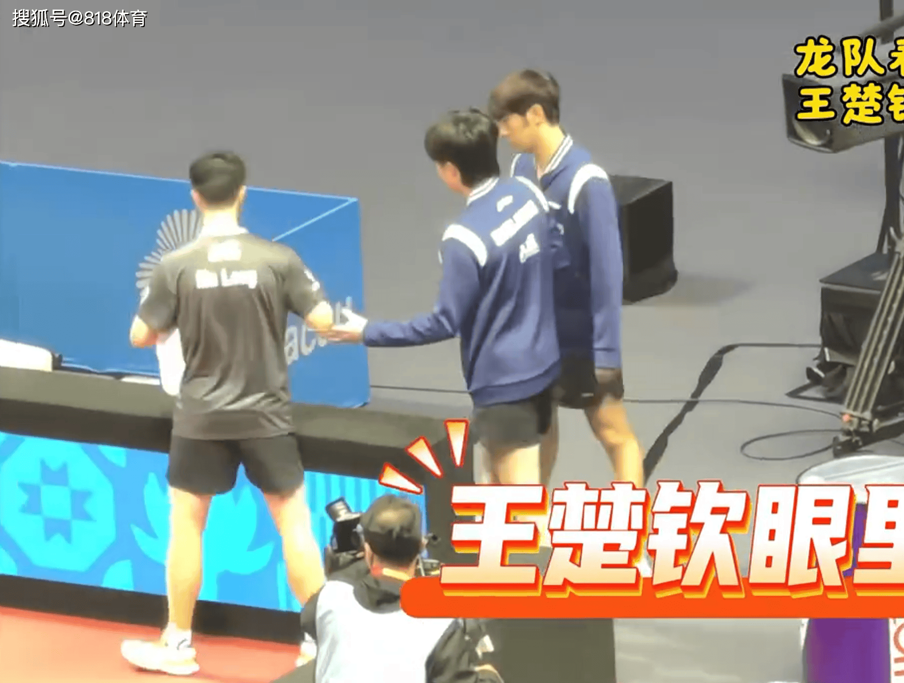 麻将胡了-有前途!王楚钦看到(dào)马龙比赛暂停没水喝(hē),马上(shàng)跑去给龙队拿(ná)了(le)一瓶水
