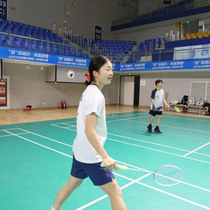 麻将胡了-邛(qióng)崃女孩站上羽毛球全国赛事领獎(jiǎng)台(tái)