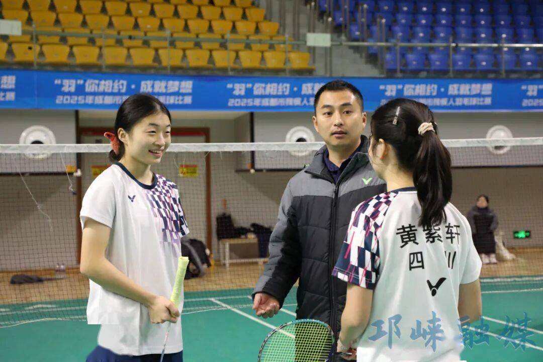 麻将胡了-邛(qióng)崃女孩站上羽毛球全国赛事领獎(jiǎng)台(tái)