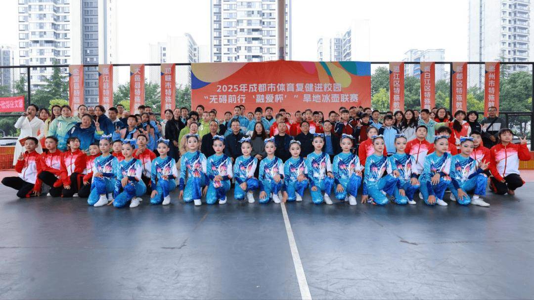 麻将胡了-邛(qióng)崃女孩站上羽毛球全国赛事领獎(jiǎng)台(tái)